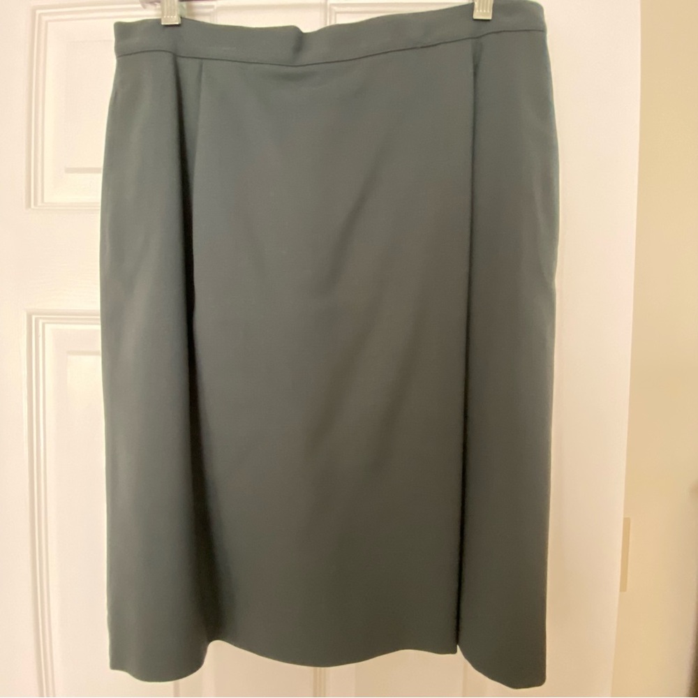 NWT Liz Claiborne Skirt Lined Elastic Waste with Pockets size 16